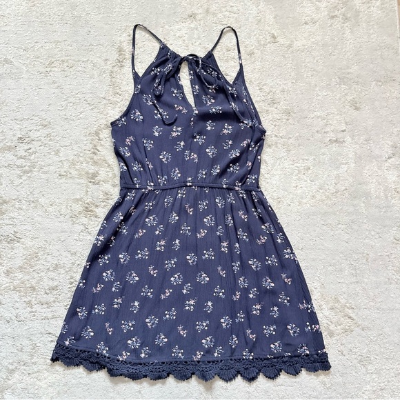 Bluenotes Women’s Navy Blue Floral Mini Dress With Lace Hem Size Medium - Picture 8 of 11